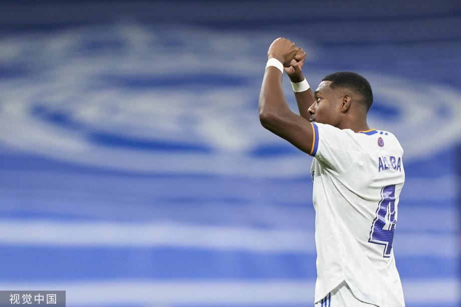 报价超十亿英镑，英媒：派拉蒙获得四年在英国的欧冠转播权（英媒称：派拉蒙以逾10亿英镑拿下英国地区四年欧冠转播权）