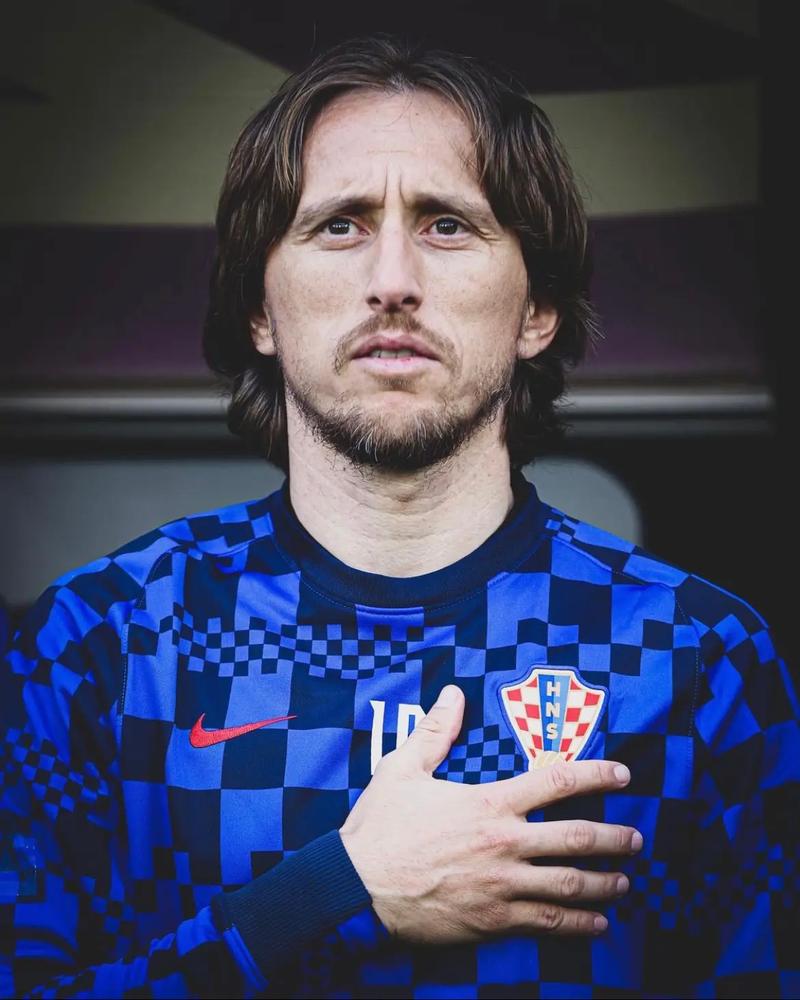 皇马：“嘿，你的益达。”利物浦：“不，是你的益达。”（皇马：“给，你的益达。”利物浦：“不对，还是你的。”）