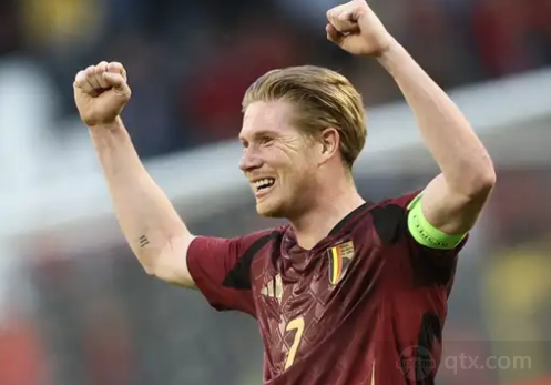 凯恩回应与巴萨传闻：我没和任何人接触，现在在拜仁很开心（凯恩澄清巴萨传闻：未与任何人接触，目前在拜仁很开心）