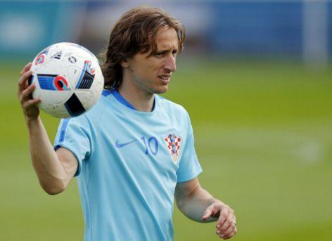 奥莱报：梅西将现场观看梅西杯U16首日赛事，巴萨将对阵河床（奥莱报：梅西将现身梅西杯U16揭幕日观战，巴萨迎战河床）