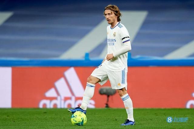 跟队：多特在与狼队谈法比奥-席尔瓦转会，预计本周将加速（队记：多特与狼队就法比奥-席尔瓦转会洽谈中，本周有望加速推进）