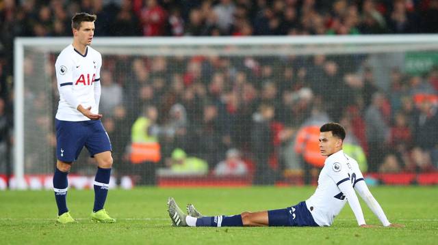 摸吉祥物女演员胸部，前塞尔塔队长马略被判赔偿1000欧（前塞尔塔队长马略因对吉祥物女演员不当接触被判赔偿1000欧元）