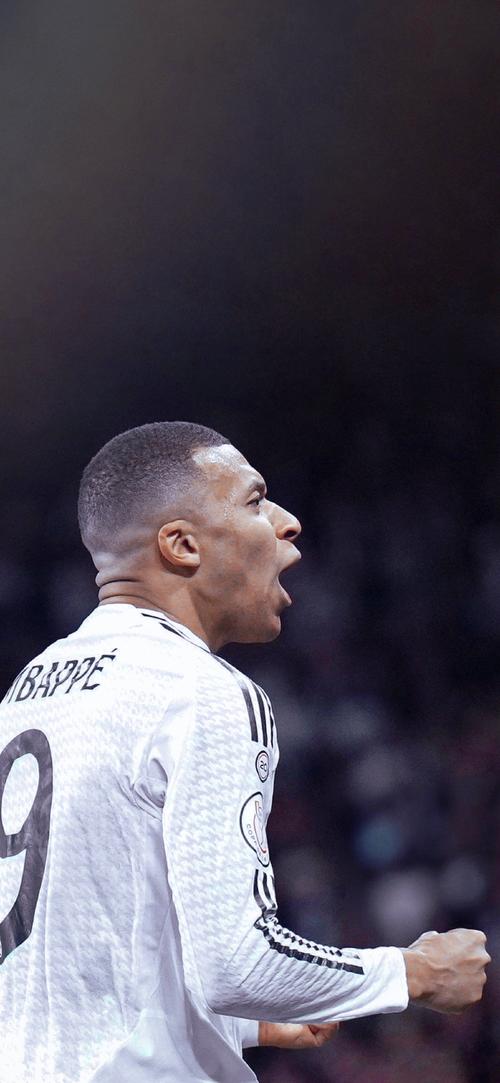 德转列21世纪参与进球榜：梅西1339球居首，C罗1253球第二（德转发布21世纪进球参与榜：梅西以1339球领跑，C罗1253球位居第二）